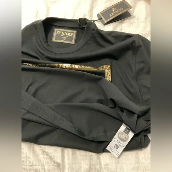 Fendi Fendace Logo Womens T-shirt
Black/Gold - Picture 7 of 14